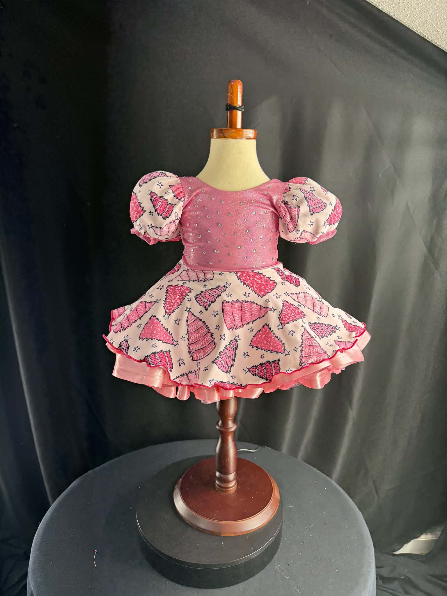 18/3 Pink Christmas Tree OOC – Sparkling Sisters Pageant Rentals