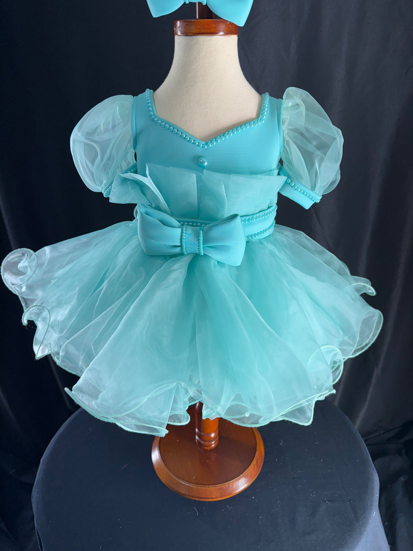 12/2-18/3 Turquoise Tiffany Blue Natural Luna