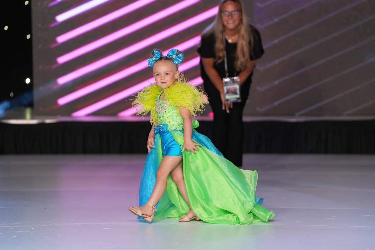 2/4 Parisian FF in Neon Green and Blue