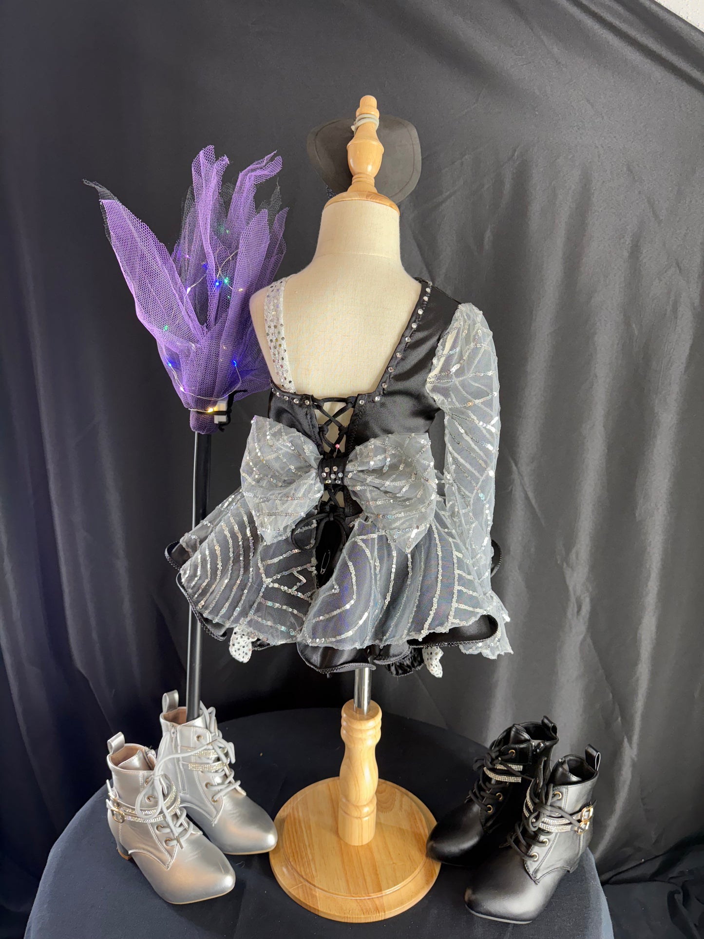 18/3-2/4 Witch Wear