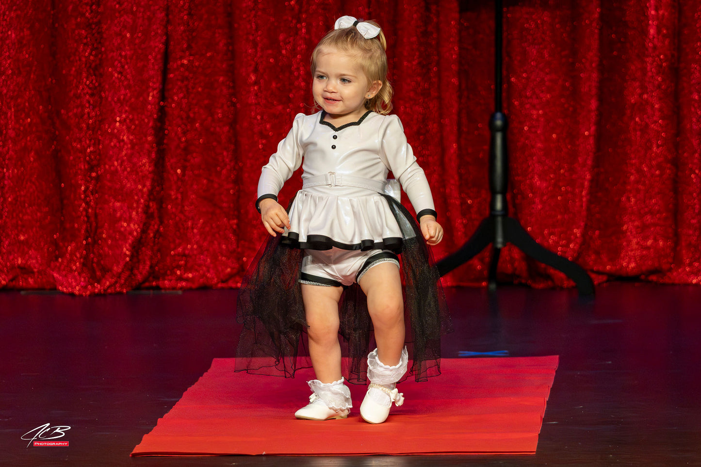 18/3 Black and White Boo Bear