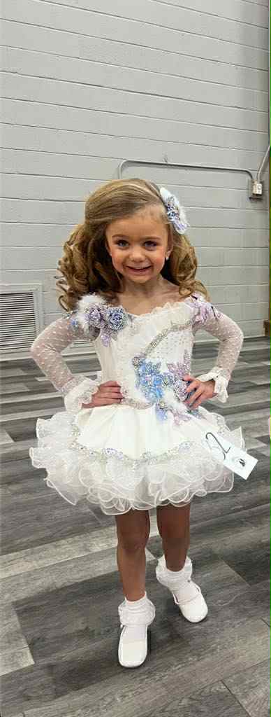 2/4 White Fur Luna Amori