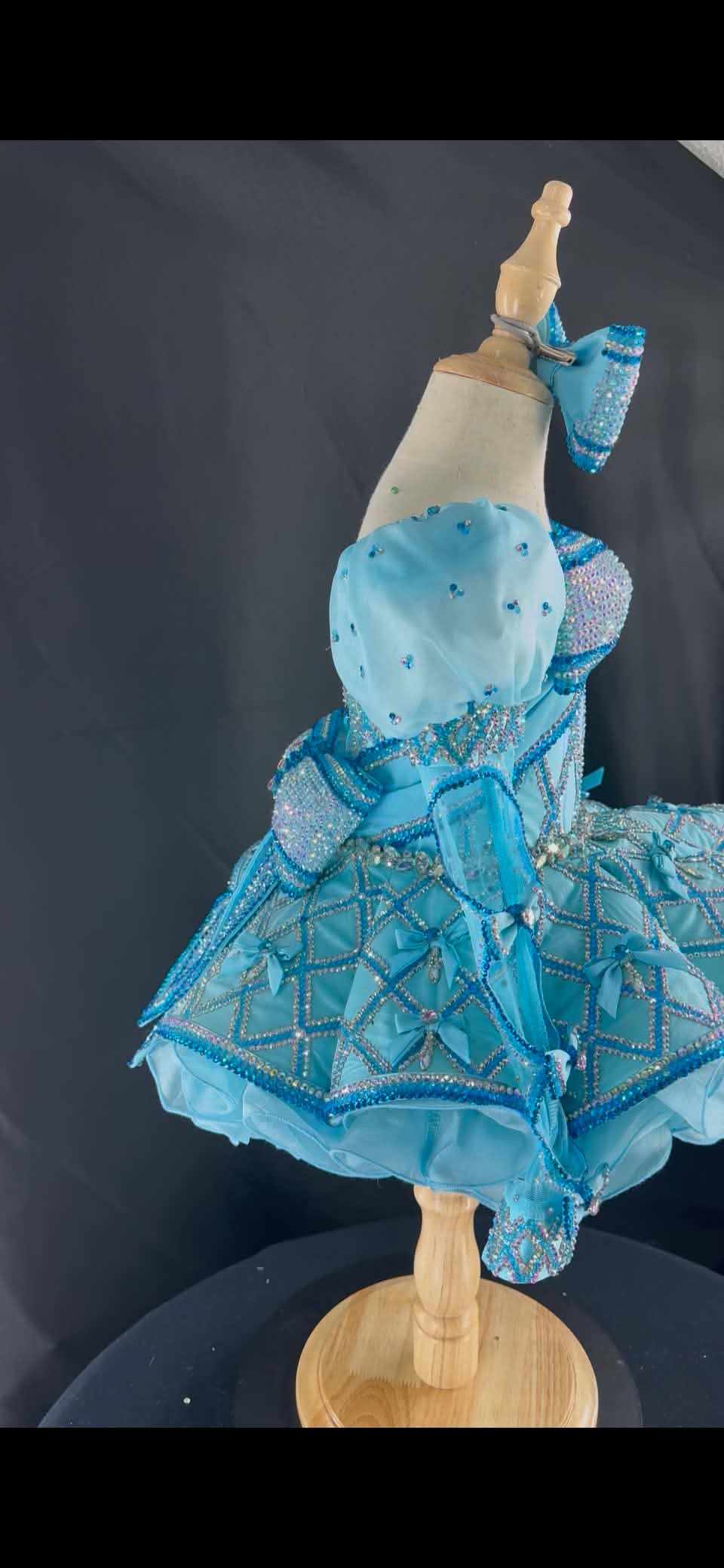 2/4 The "Elite" Beauty In Blue By Luna Amori