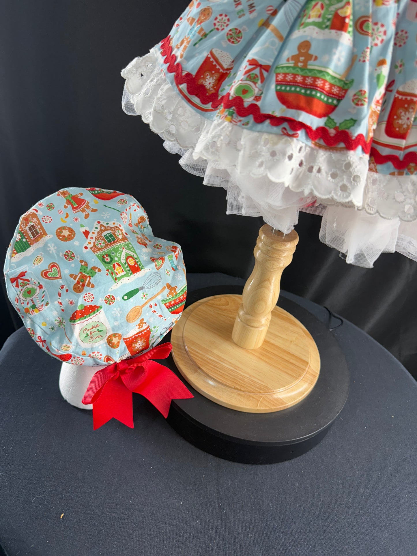 18/3 Gingerbread Baker Christmas Casual