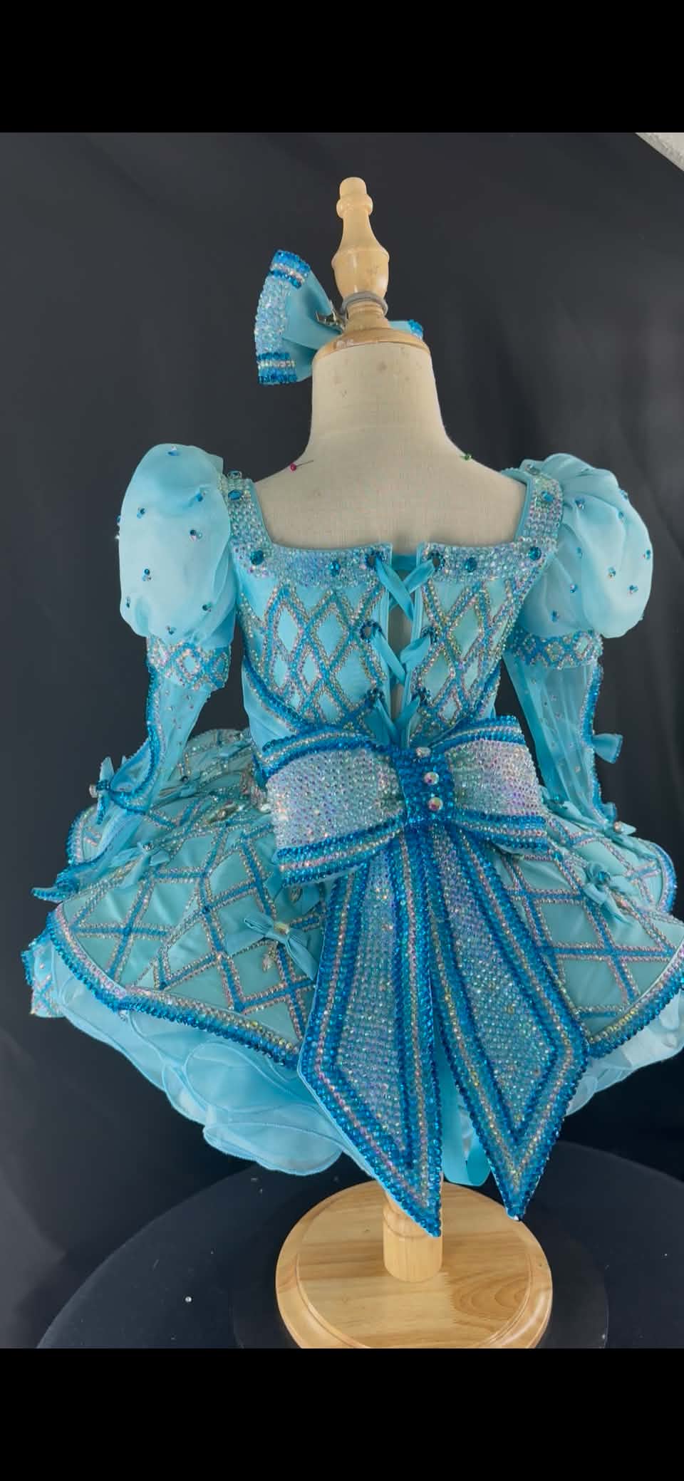 2/4  The "Elite" Beauty In Blue By Luna Amori