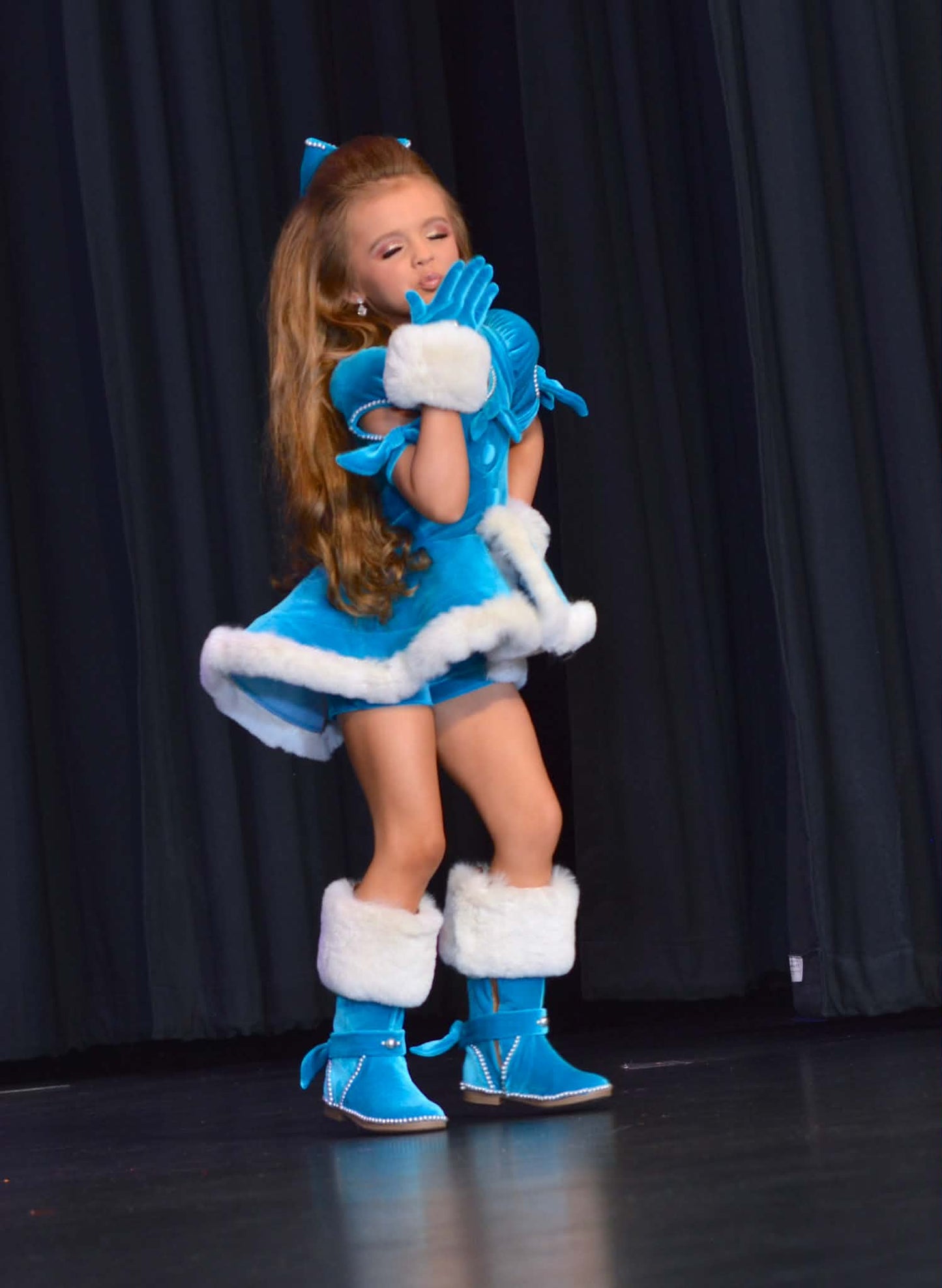 3/5 Turquoise Winter Wear By Luna Amori