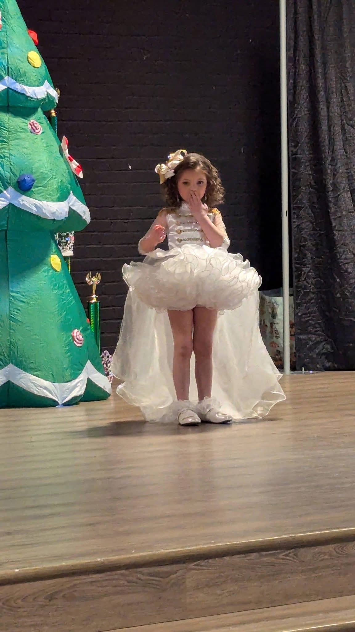 18/3 White Nutcracker OOC