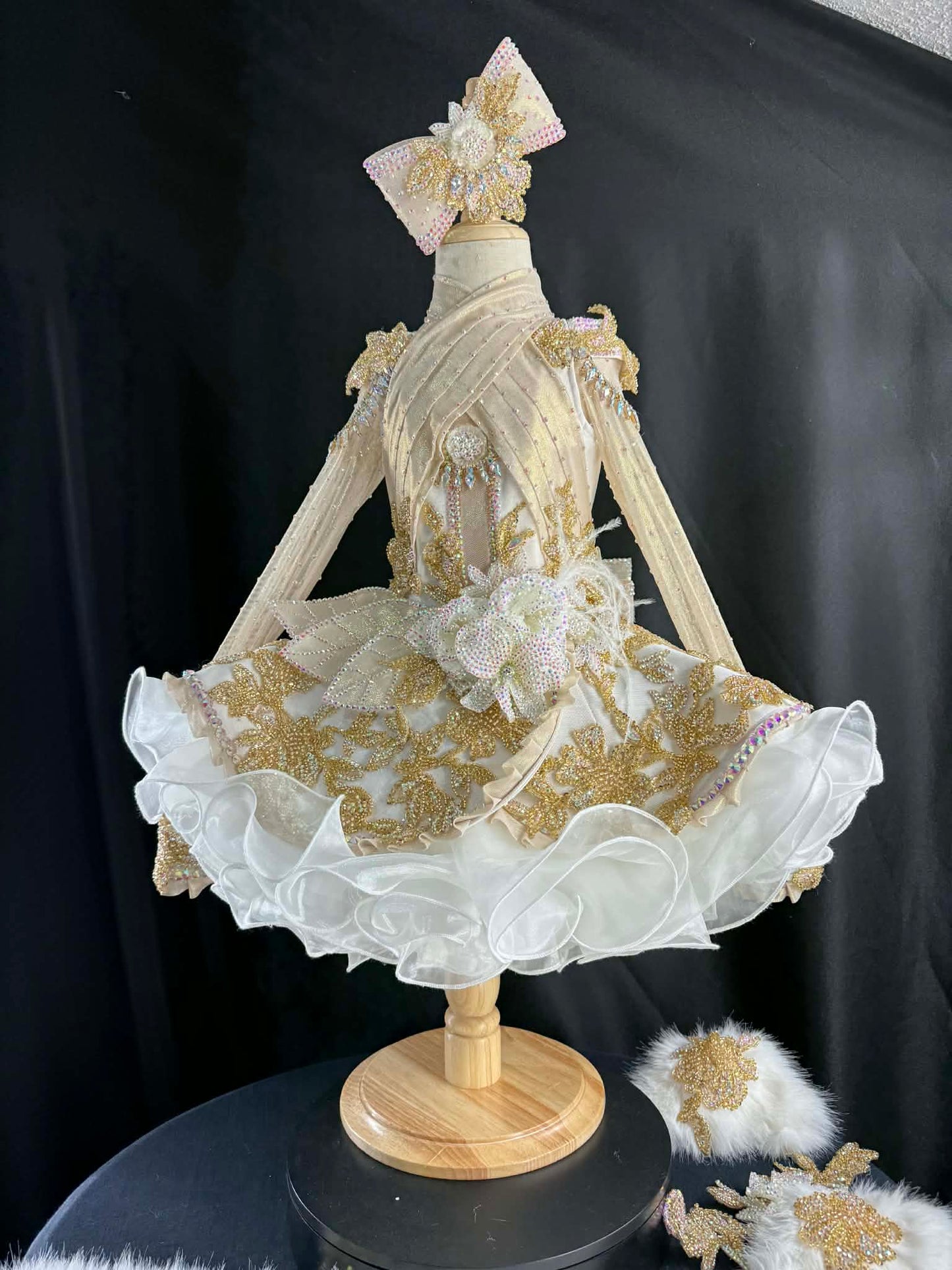 4/6-5/7 Boujee Gold and White Luna