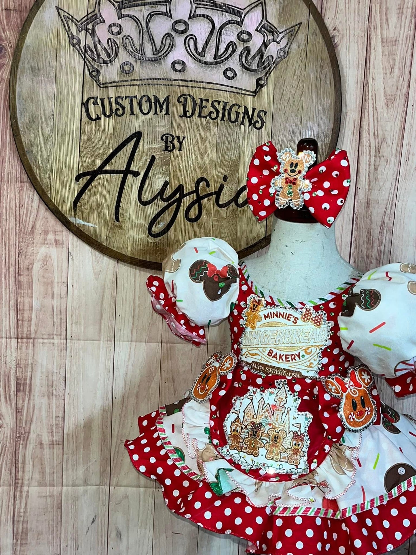 *6-12 slim 2 Minnie’s Gingerbread Bakery