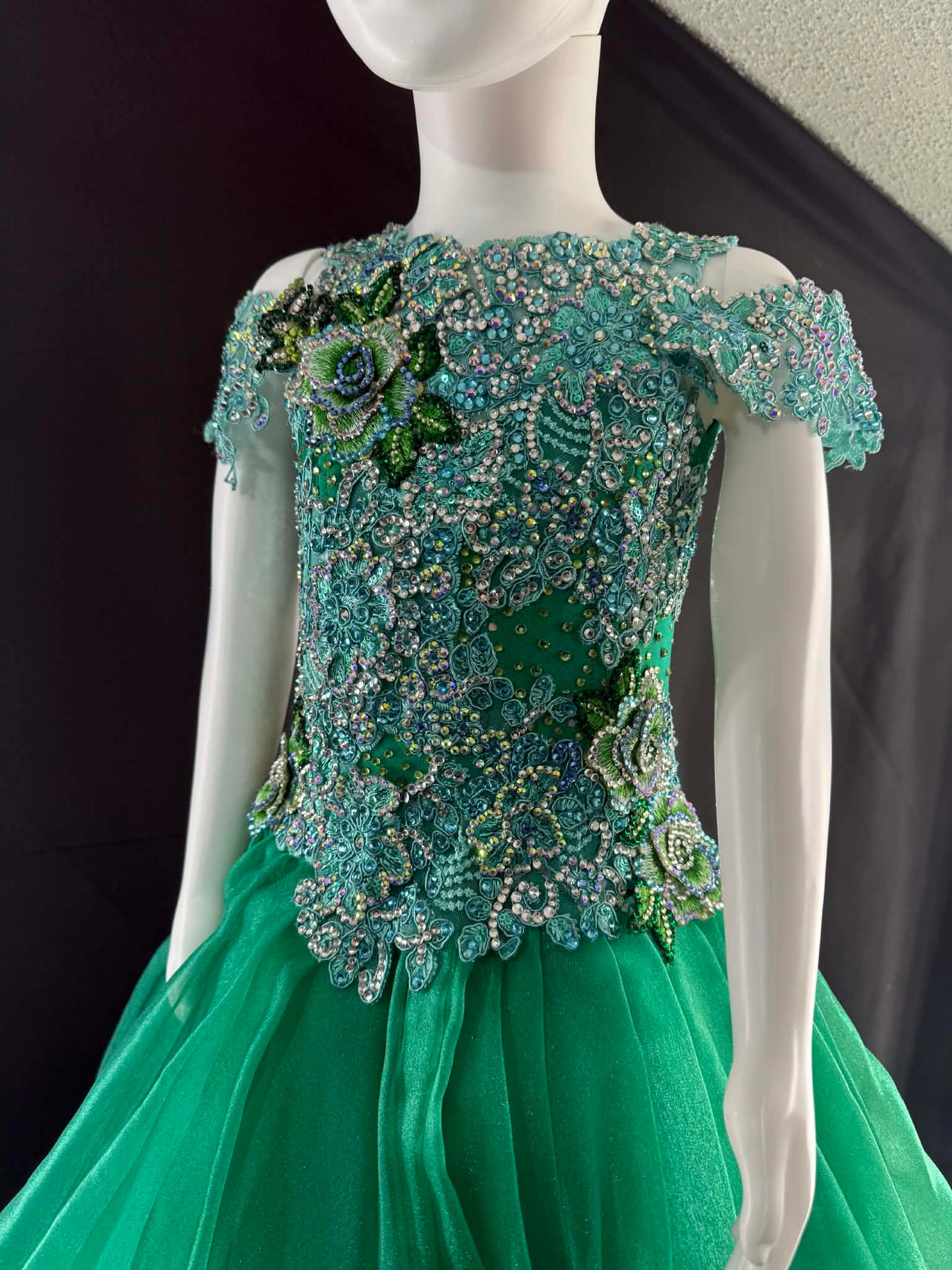 Ballgown - 5/7 - Emerlad City - Gemics