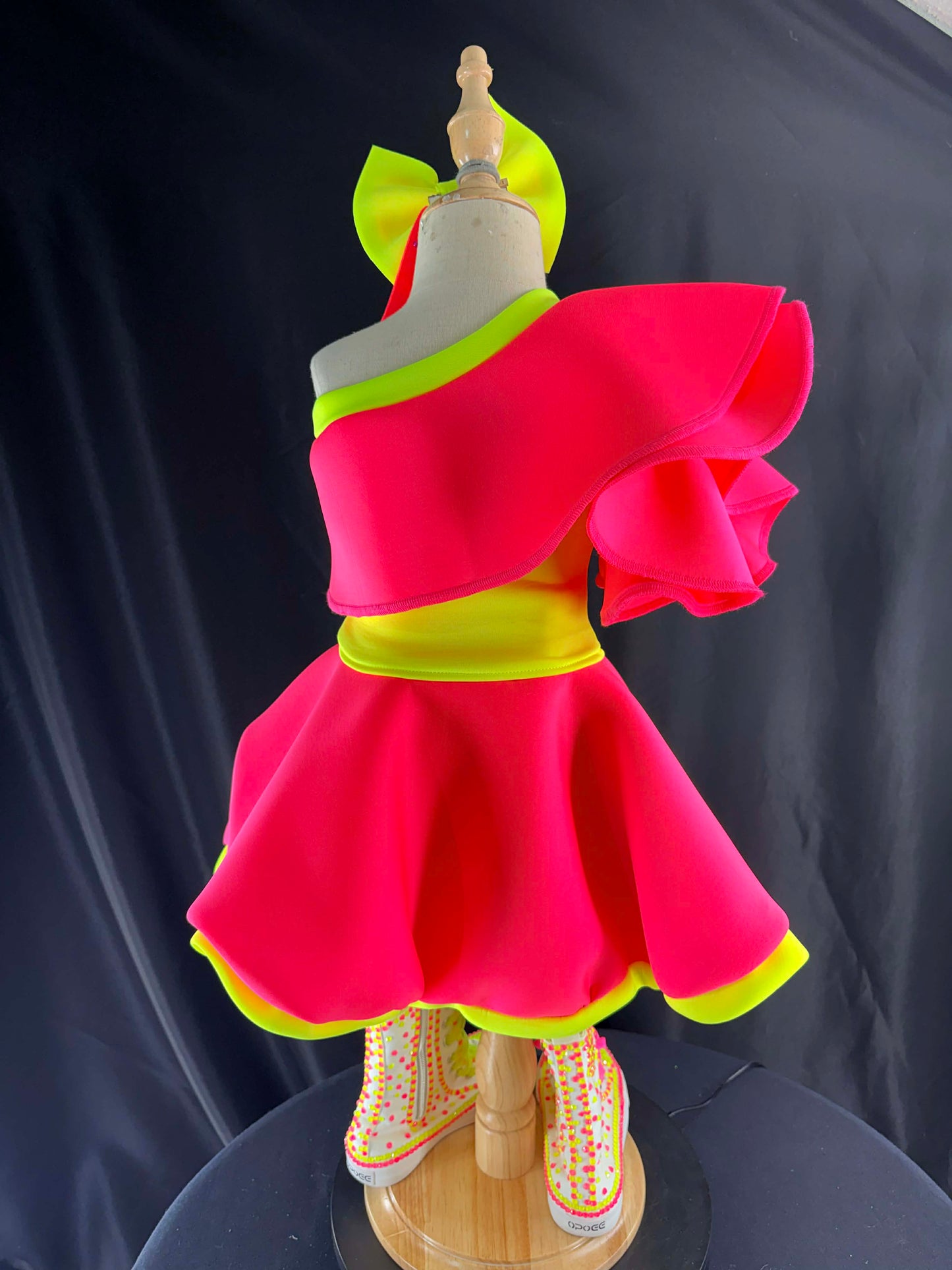 3/5 Neon Pop Funk OOC