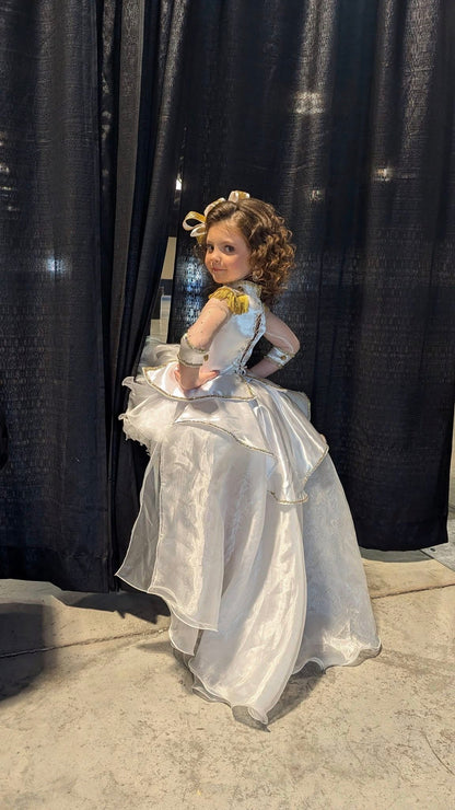 18/3 White Nutcracker OOC