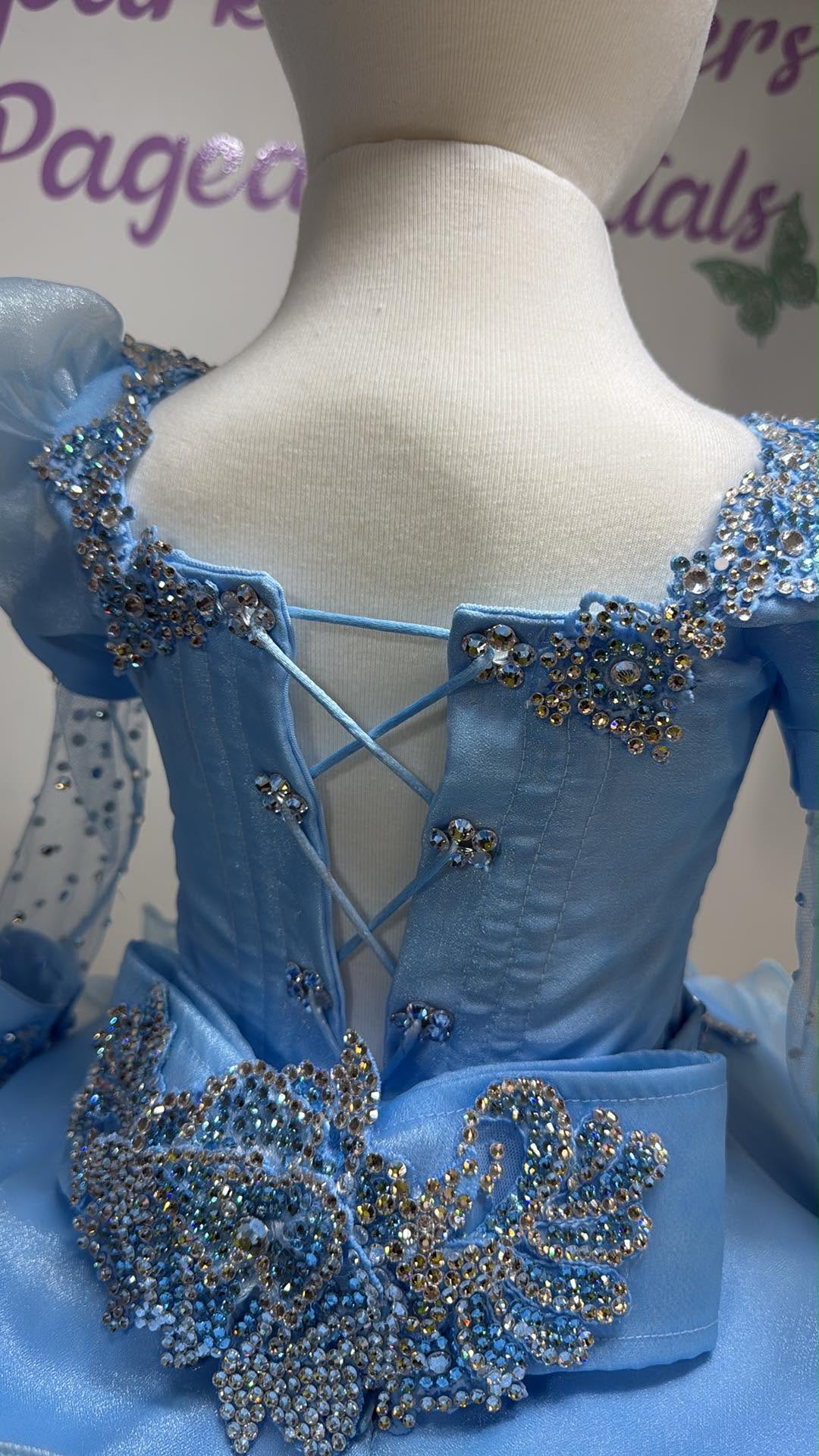 18/3 Crystal Blue Duchess By Connie Hobson