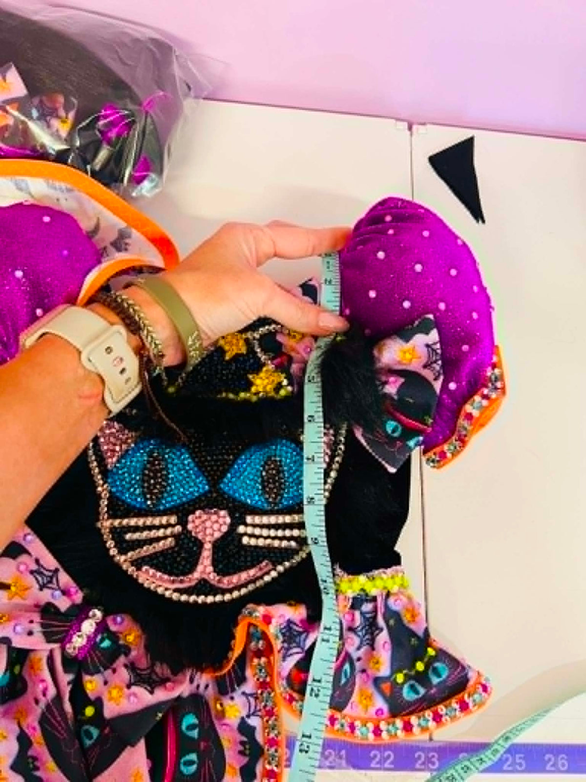 18/3-2/4 Purrrrfectly Bewitched By Shuggy