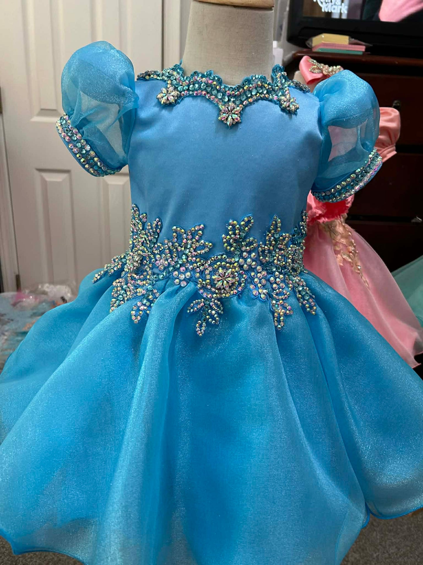 2/4 Seaside Escape Cris Carpenter