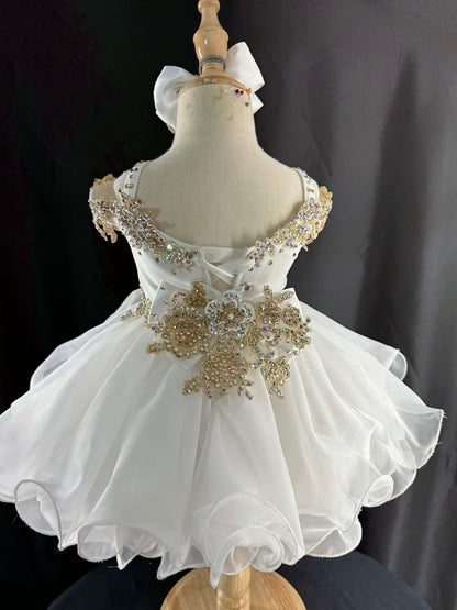 18/3 Golden Girl by Royalty Designs