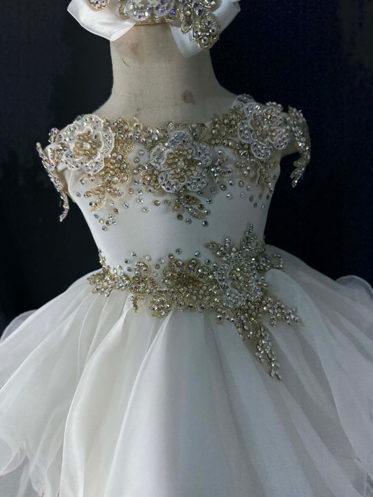 18/3 Golden Girl by Royalty Designs