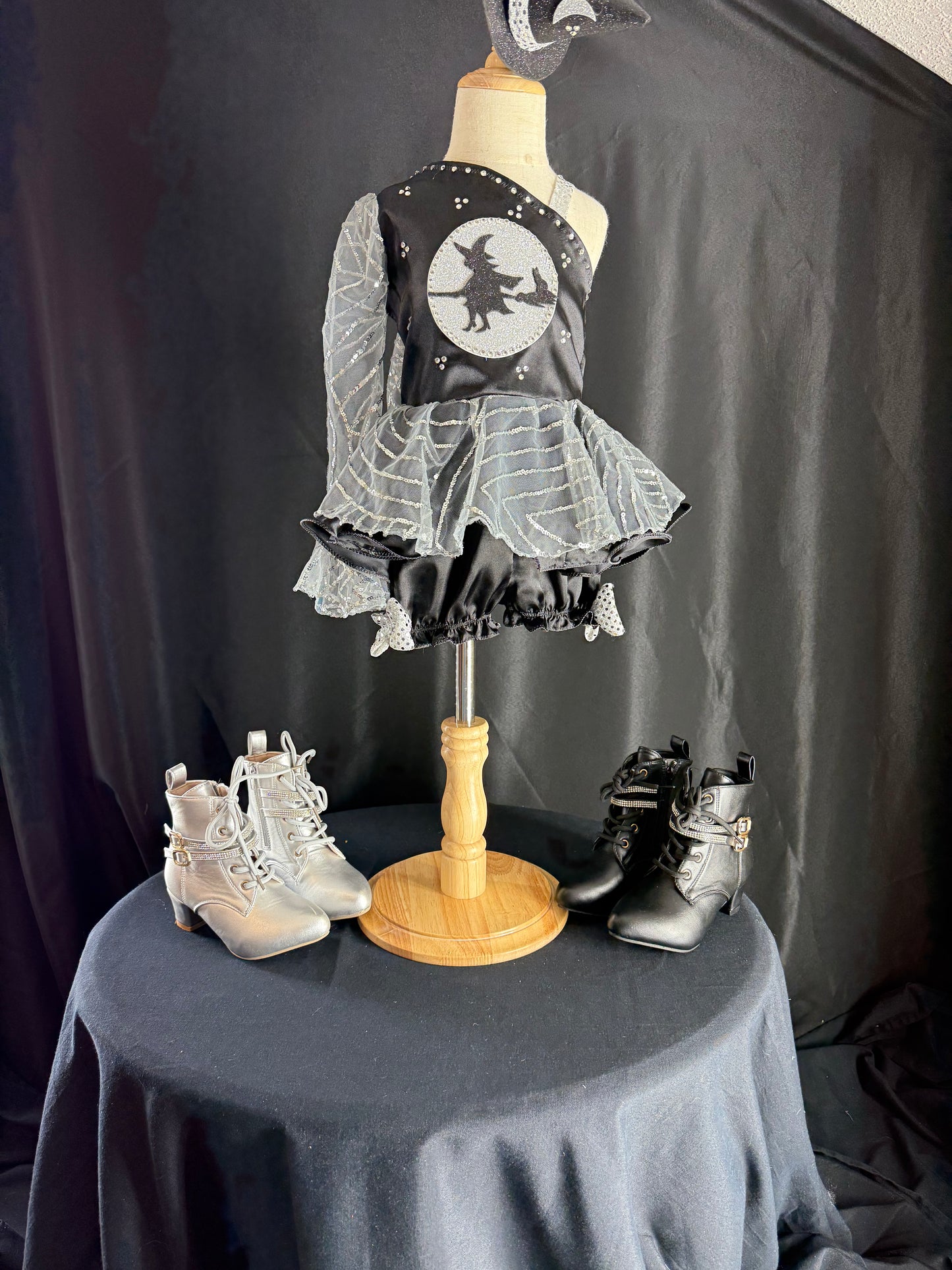 18/3-2/4 Witch Wear