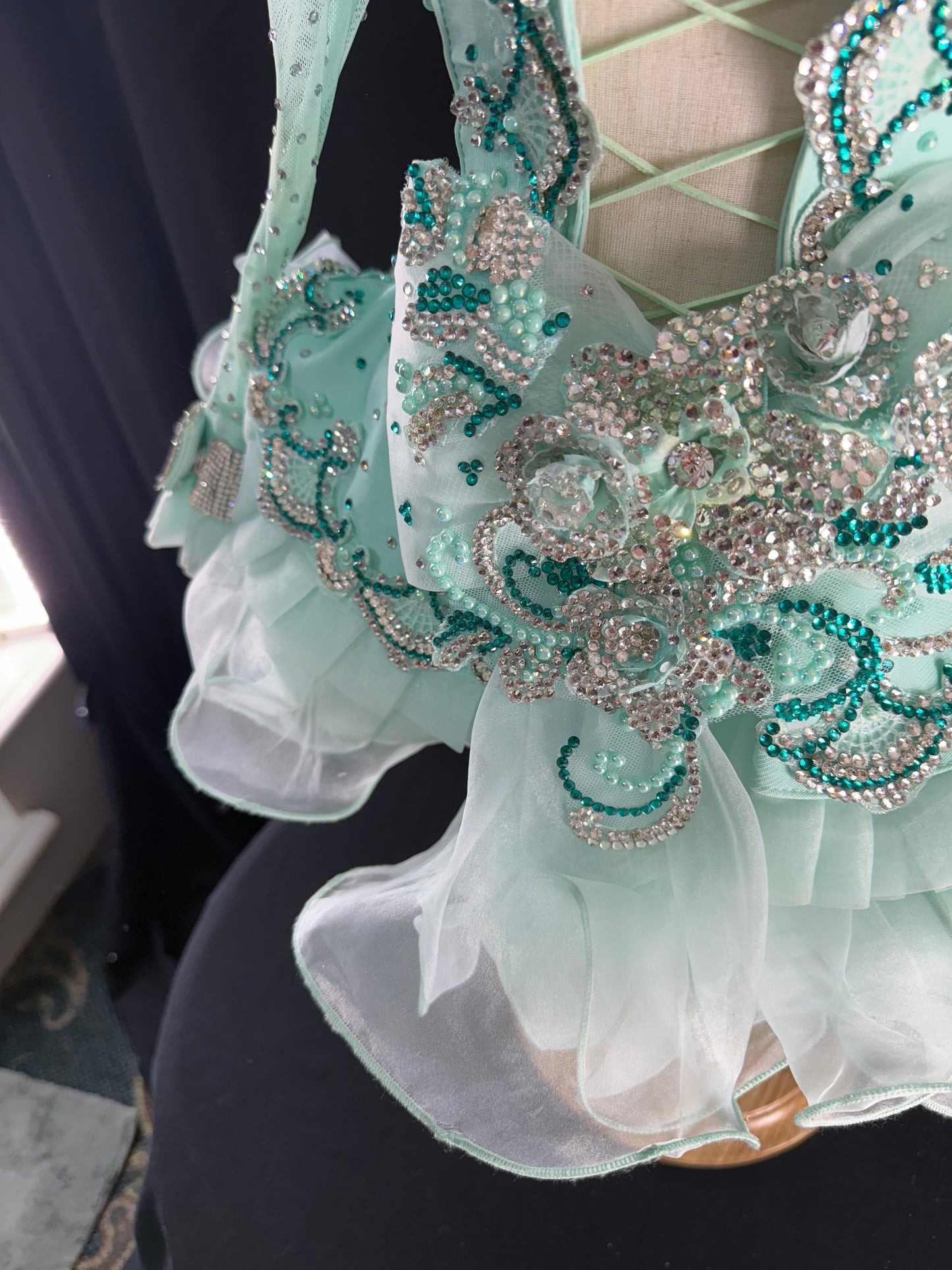18/3 - Mint Ruby Belle Mega Glitz