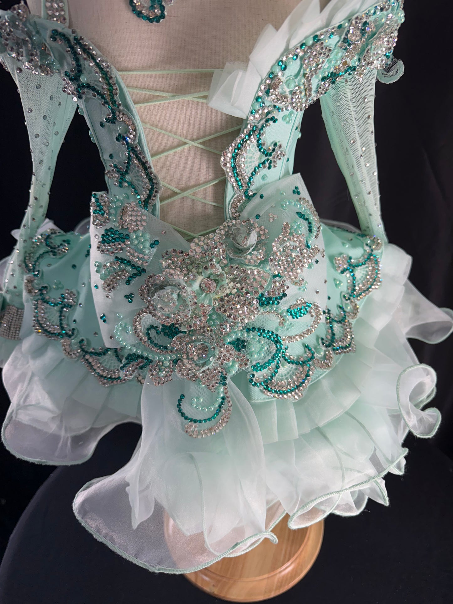 18/3 - Mint Ruby Belle Mega Glitz