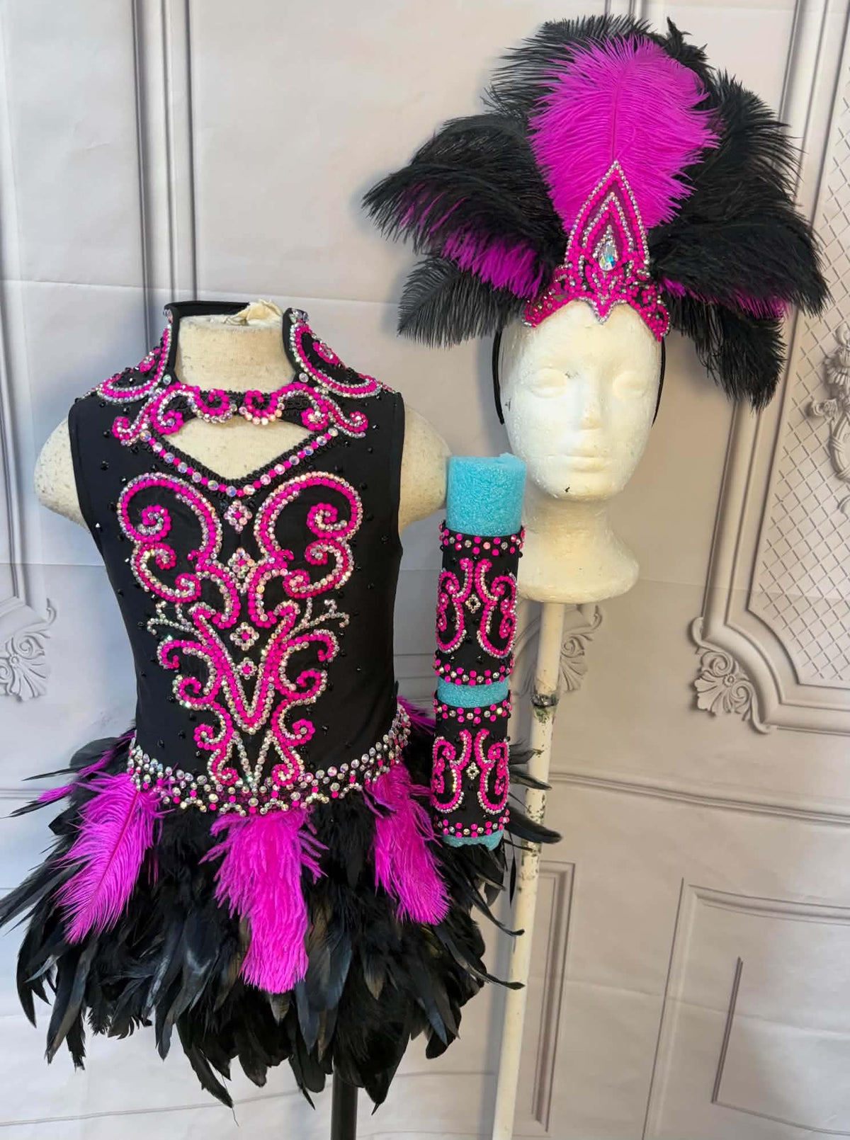 2/4-3/5 Life Of A Showgirl By Beth Young
