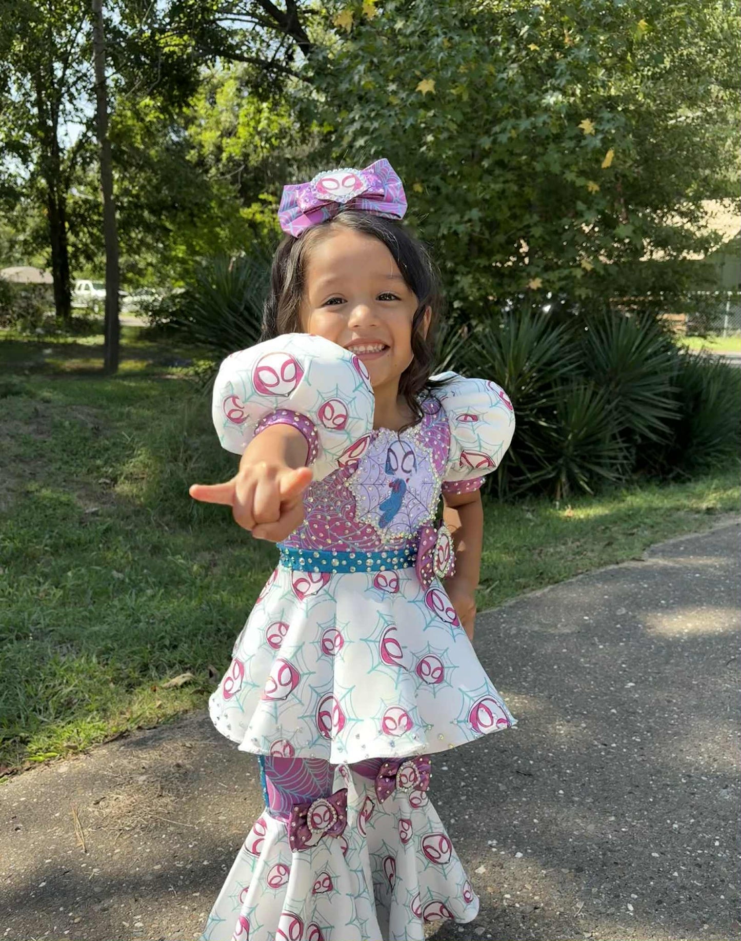 18-3 Mega Glitz Ghost Gwen OOC