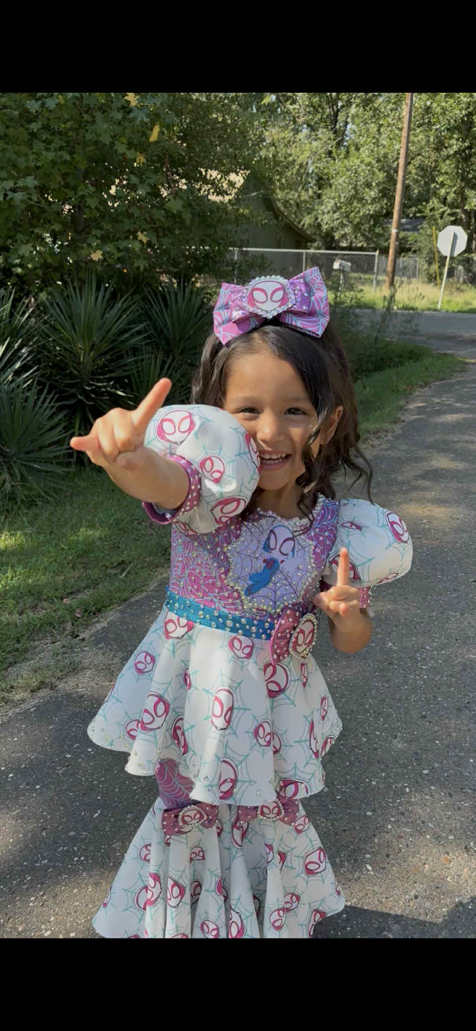 18-3 Mega Glitz Ghost Gwen OOC