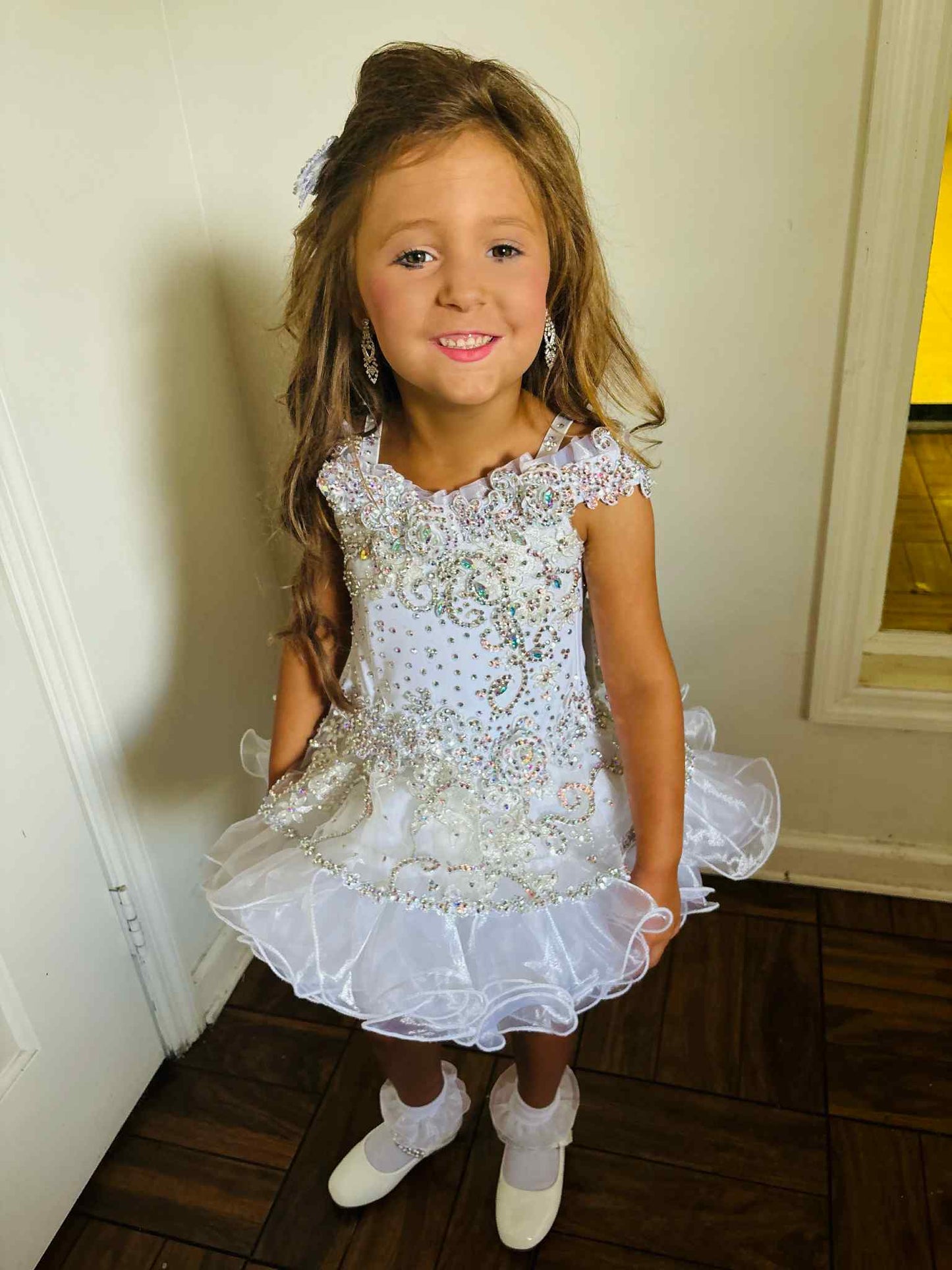 2/4 White Royalty Designs - High Glitz