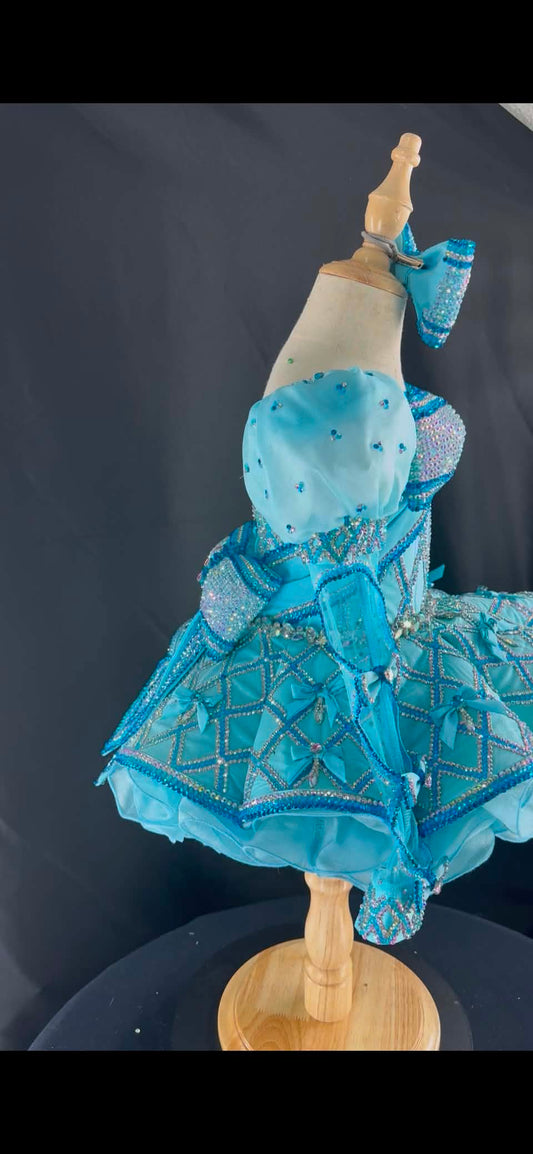 2/4  The "Elite" Beauty In Blue By Luna Amori
