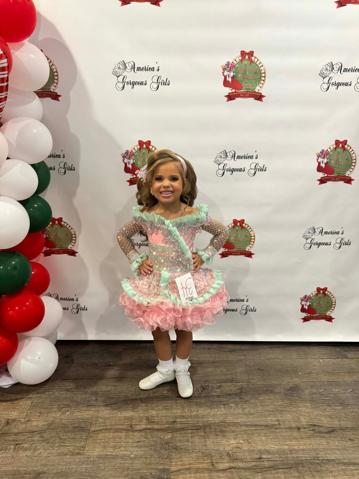 3/5  Nora's Dream by Ember Glitz