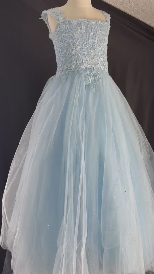 Ballgown - size 6 - Elsa Vibes