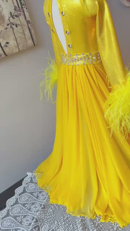 3/4 Small 5 Yellow Parakeet Fun Fashion